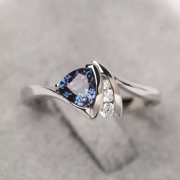 NEW 14k White Gold Blue Sapphire Diamond Ring Trillion Cut - Picture 1 of 4